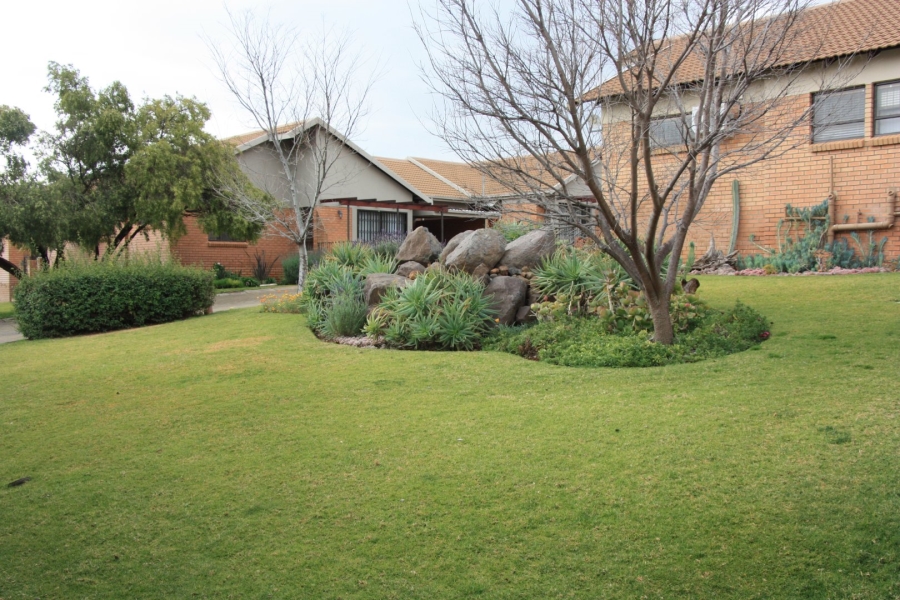 2 Bedroom Property for Sale in Langenhovenpark Free State